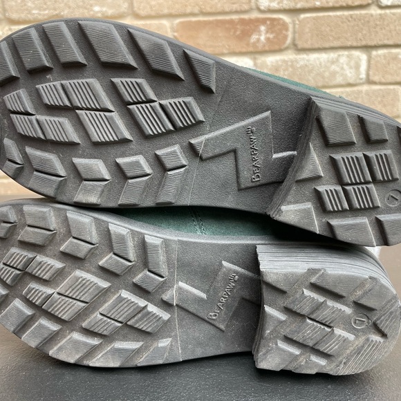 Bearpaw fuzzy boots - Picture 7 of 7